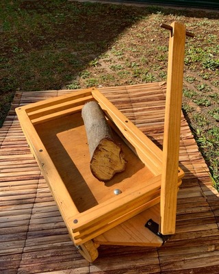 Pão para servir as crianças no jardim da escola